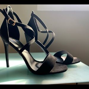 Brand new Boohoo strappy heels size 7